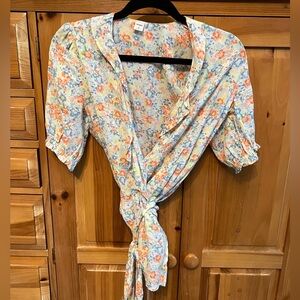 Women’s Old Navy Floral Wrap Top